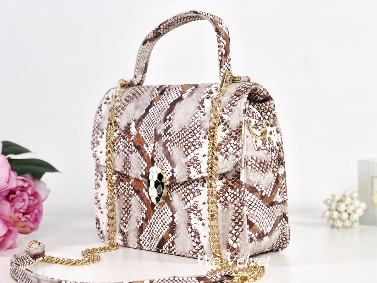 Geantă albă piele eco cu print snake gri și caramel Kora Ly – We Velvet