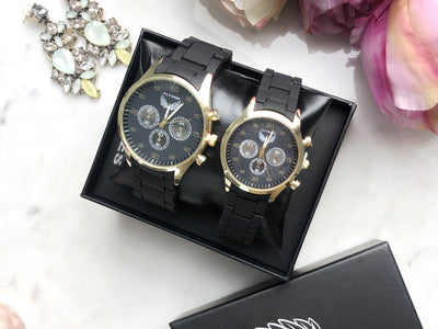 Set 2 ceasuri aurii cu curea neagră din piele eco EL + EA și cutie CADOU C201